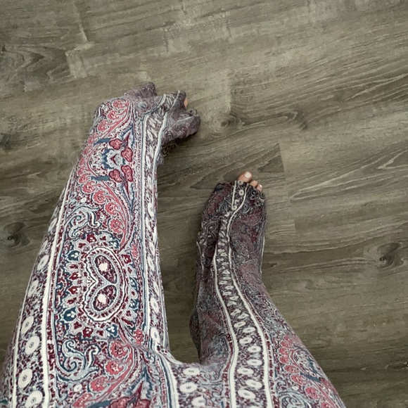 A&F Flowy Patterned Pants - Picture 4 of 5